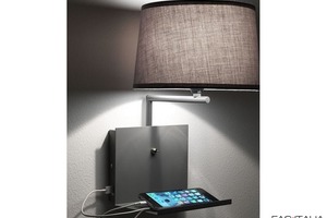 Lampada da parete con base per ricarica