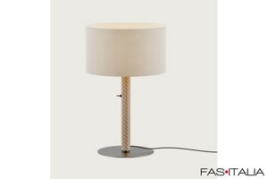 Lampada da tavolo in metallo e pelle