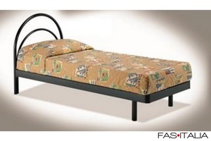 Letto in ferro con rete a doghe di legno Letto in ferro con rete a doghe di legno