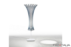 Lampada da pavimento con diffusore in cuoio Lampada da pavimento con diffusore in cuoio